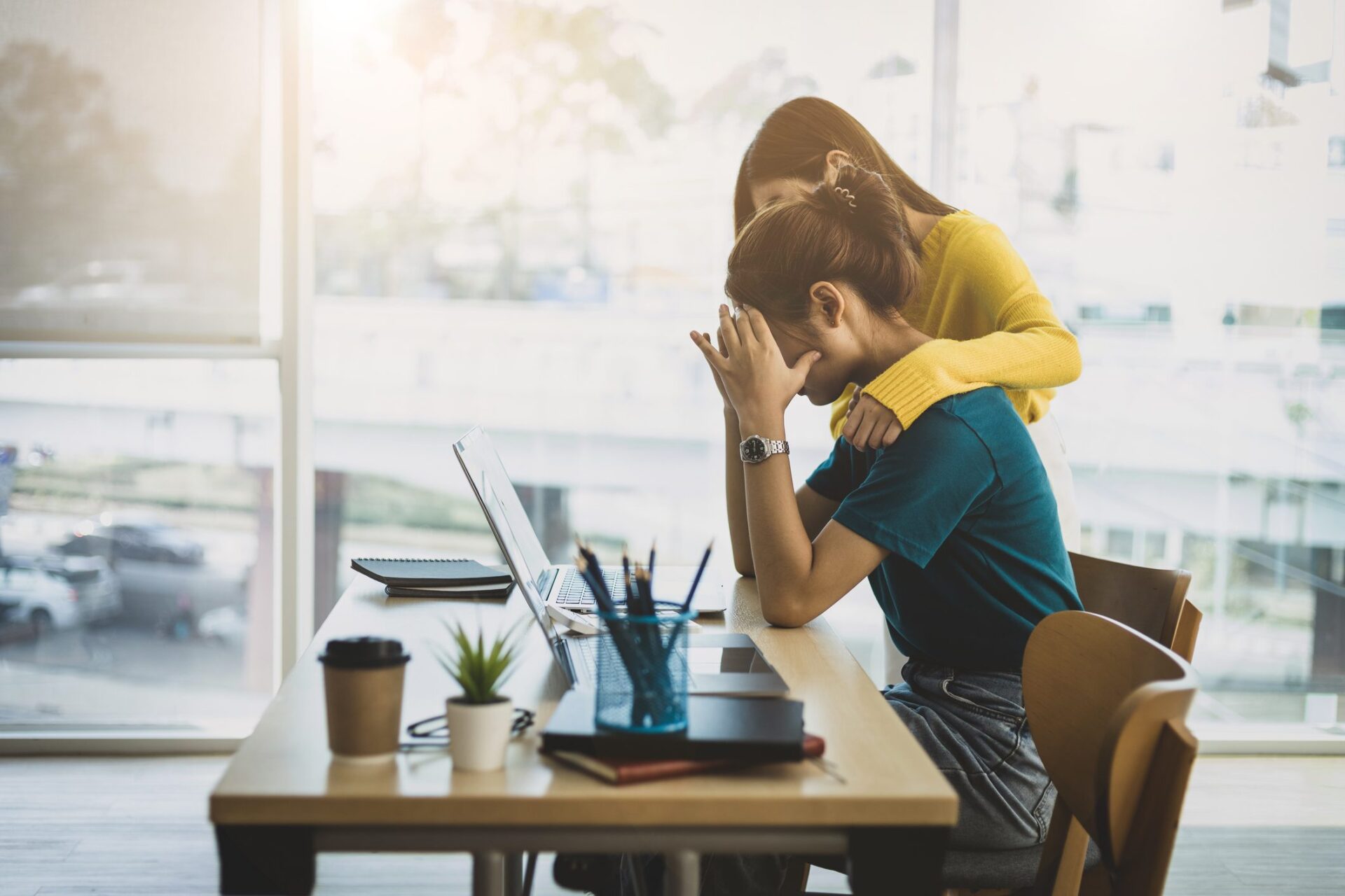 Mental Overload oder Mental Load erleben wir im Büro als auch im Privaten.